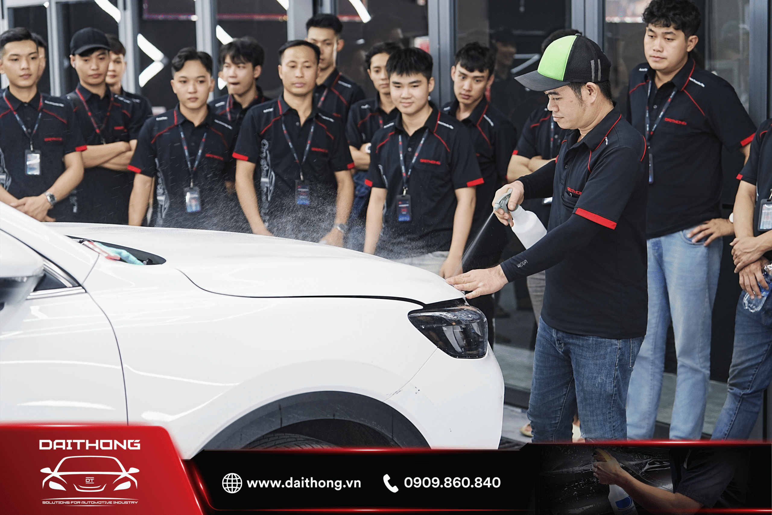 3M Pattern Marketplace Workshop tại TP.HCM: 3 ngày đào tạo chuyên sâu về thi công PPF 3 Chuẩn bị bề mặt sơn xe trước khi thi công