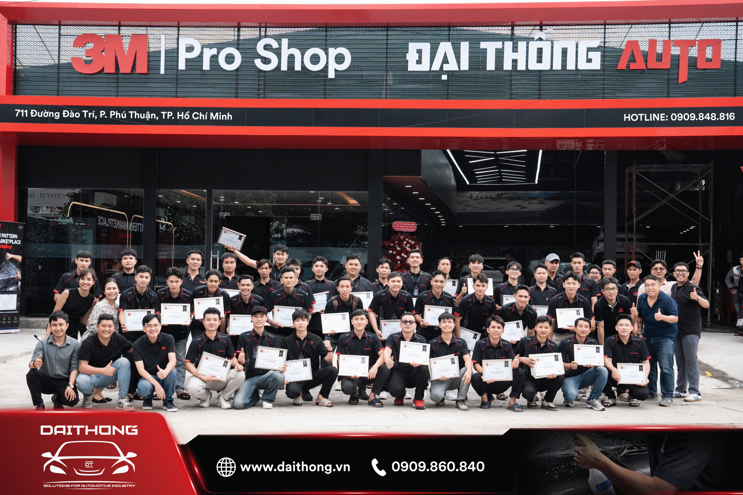 Trao chứng nhận cho các kĩ thuật viên tham gia chương trình 3M Pattern Marketplace